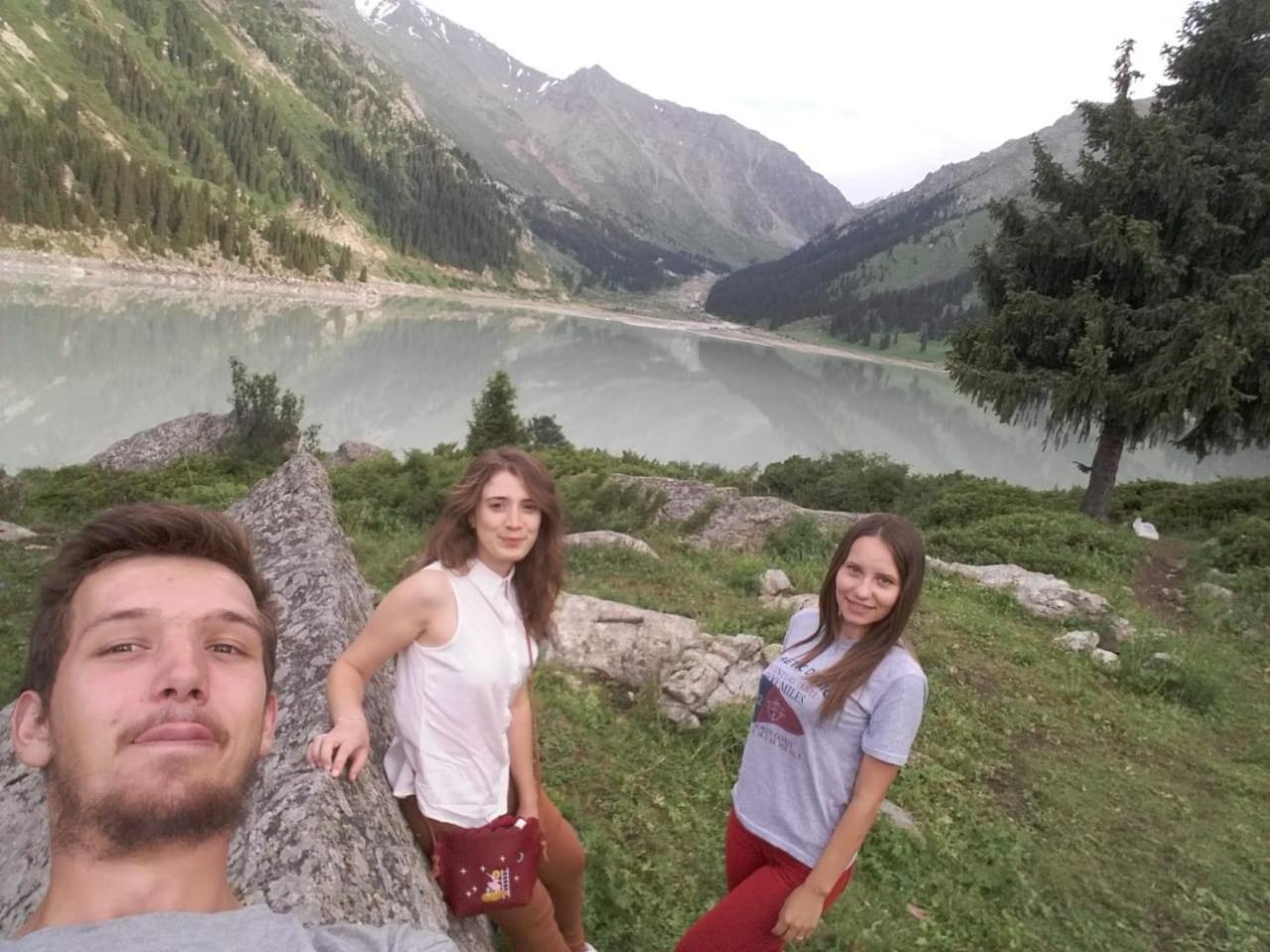 World Travelers Hostel Алма Ата Екстериор снимка