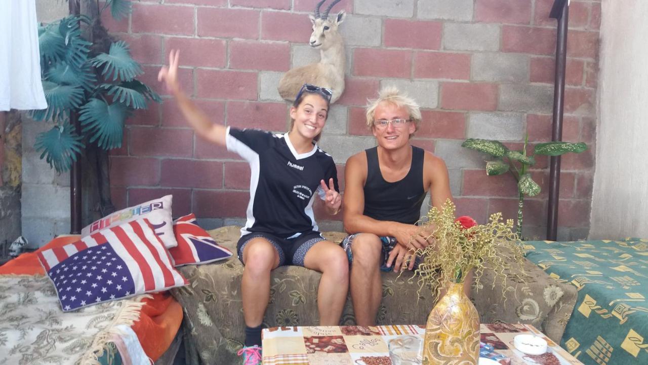 World Travelers Hostel Алма Ата Екстериор снимка