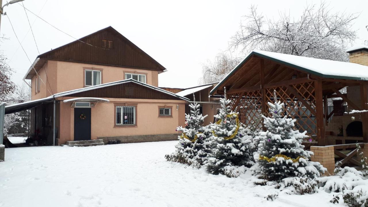 World Travelers Hostel Алма Ата Екстериор снимка