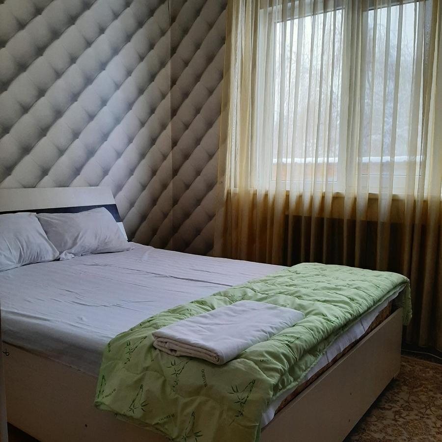 World Travelers Hostel Алма Ата Екстериор снимка