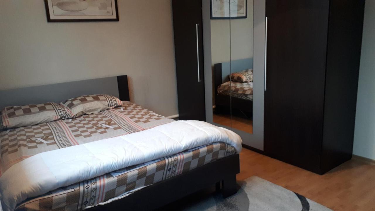 World Travelers Hostel Алма Ата Екстериор снимка