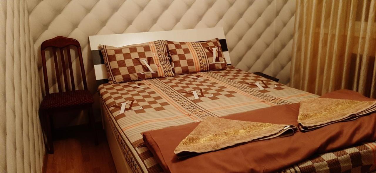 World Travelers Hostel Алма Ата Екстериор снимка