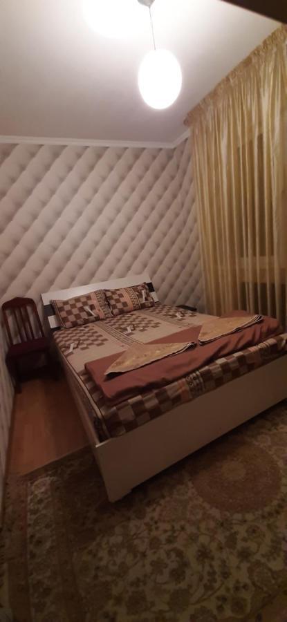 World Travelers Hostel Алма Ата Екстериор снимка