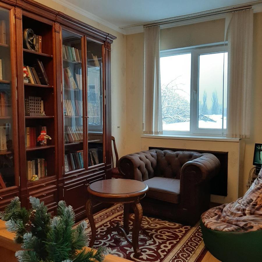 World Travelers Hostel Алма Ата Екстериор снимка